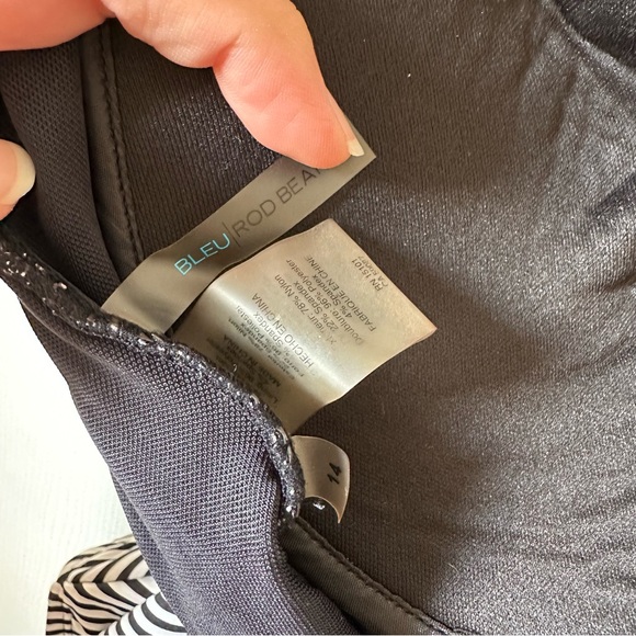 Bleu Rod Beattie - B&W Over The Shoulder One Piece Swimsuit - Picture 4 of 5